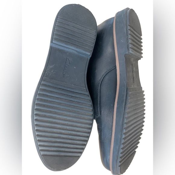 Clark’s black leather classic  Oxford shoes. Size 9.5. - Picture 3 of 3